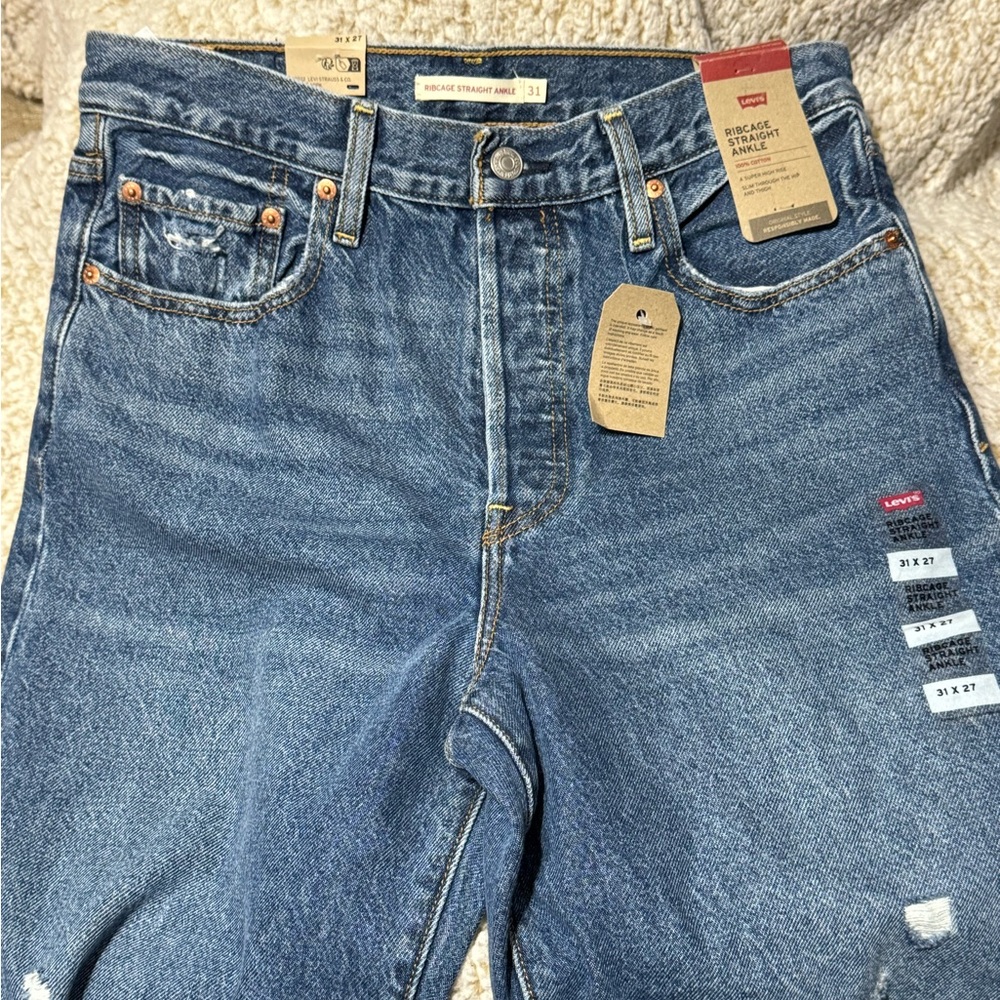 Women’s Levi’s size 31x27 ribcage straight ankle Jeans